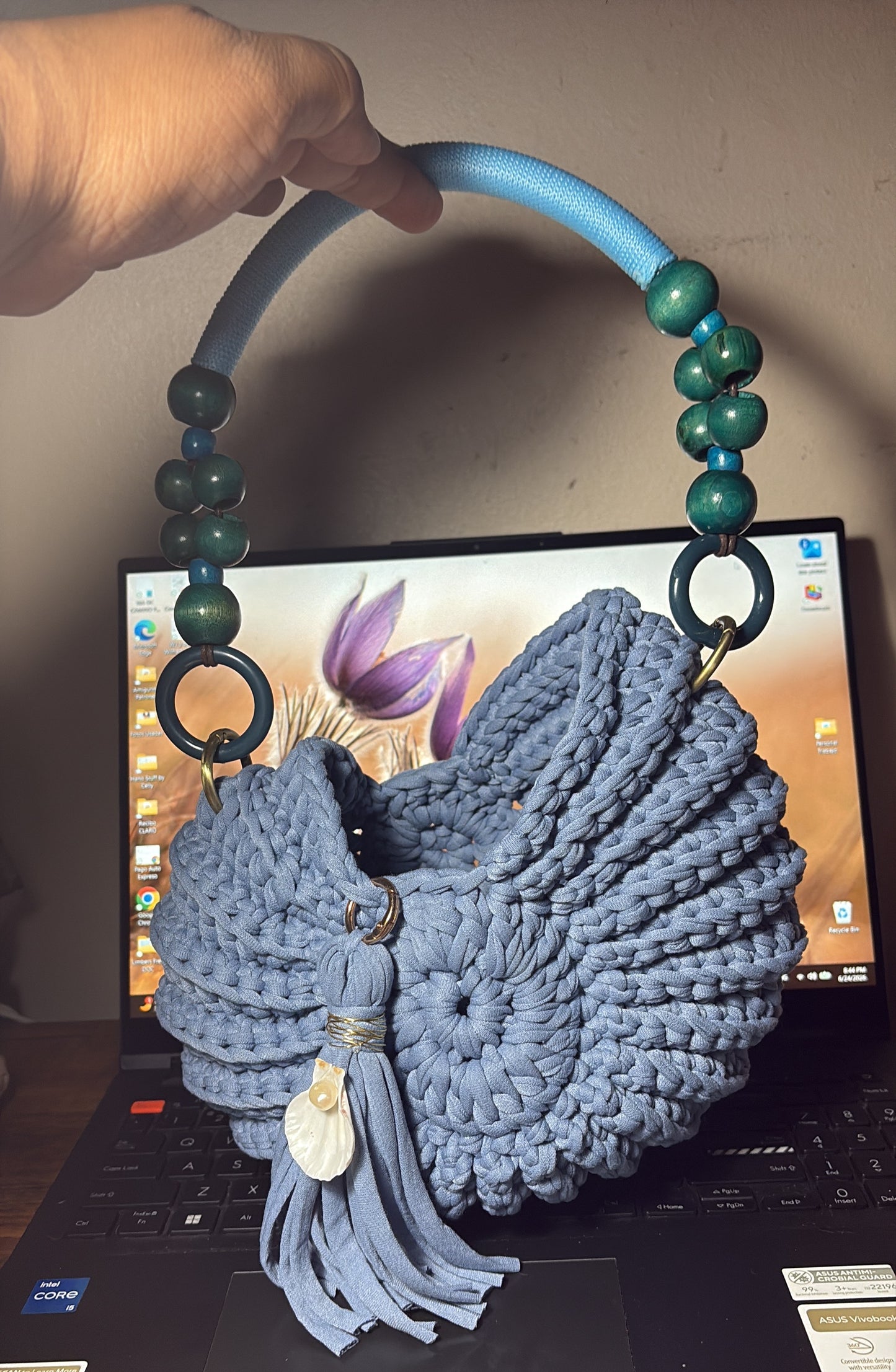 Cartera Estilo Caracol Tejida en Trapillo