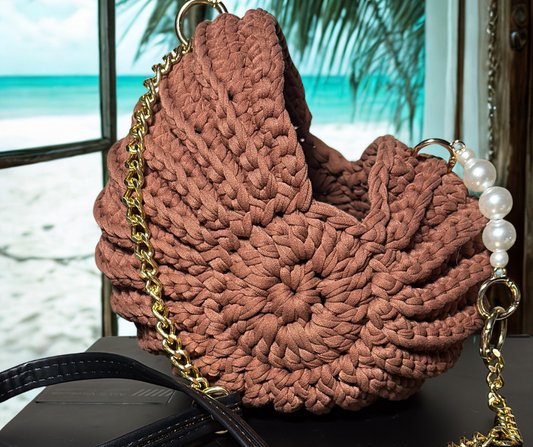 Cartera Estilo Caracol Tejida en Trapillo